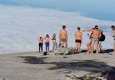 Turistas que posaram nus no Monte Kinabalu foram libertados - TVI