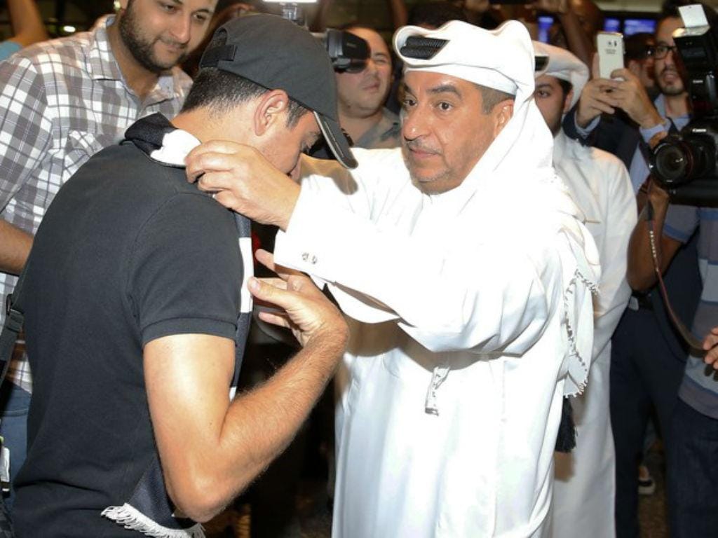 Xavi chegou ao Qatar