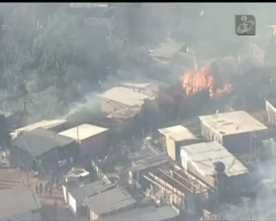 Brasil: moradores incendeiam favela durante desalojamento - TVI