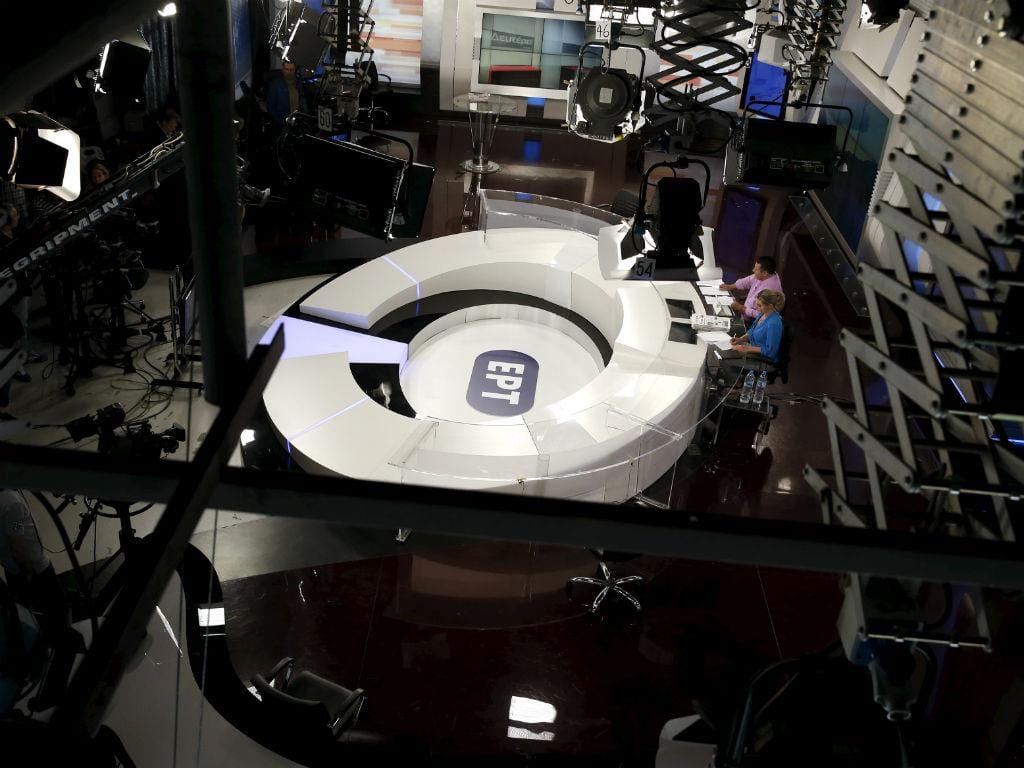 Reabertura da televisão pública grega (Reuters)