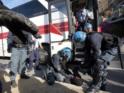 Polícia italiana retira imigrantes de Ventimiglia à força - TVI