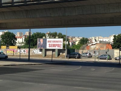 Cartazes de apoio a Sócrates chegam a Lisboa - TVI