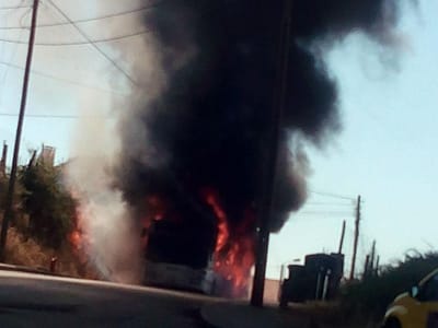 Autocarro a arder em Casal de Cambra - TVI