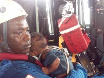 Mãe e bebé resgatados da selva cinco dias depois de acidente aéreo - TVI