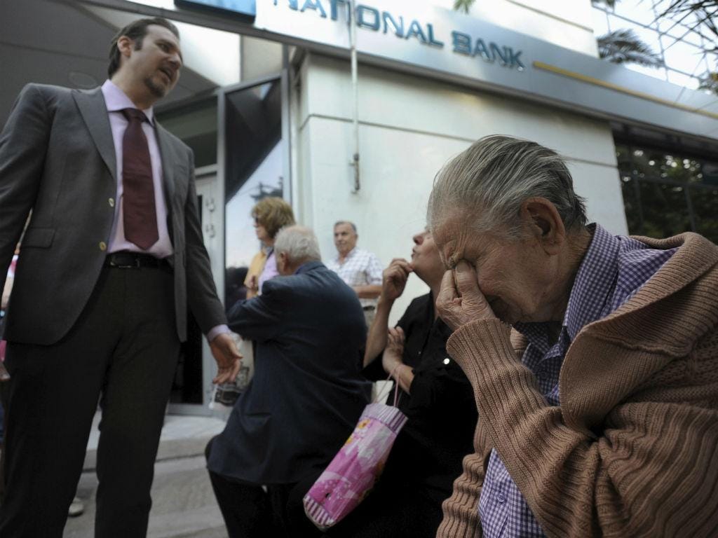 Bancos fecham na Grécia - dia 1 (Reuters)