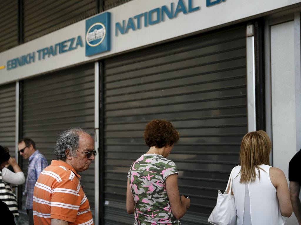 Bancos fecham na Grécia - dia 1 (Reuters)