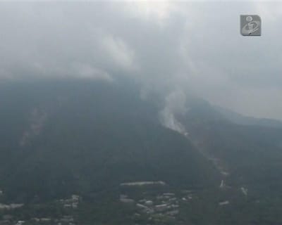 Erupção vulcânica obriga a evacuar aldeia próxima de Tóquio - TVI