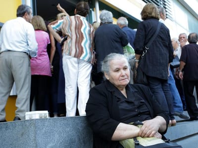 Bancos gregos continuam fechados até sexta-feira - TVI
