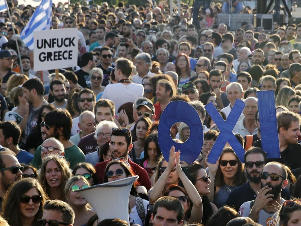 Confrontos durante os protestos na Grécia [Reuters]