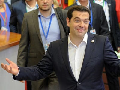 Grécia: Eurogrupo dá luz verde a terceiro resgate - TVI