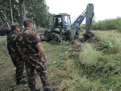 Hungria já está a construir vedação na fronteira com a Sérvia - TVI