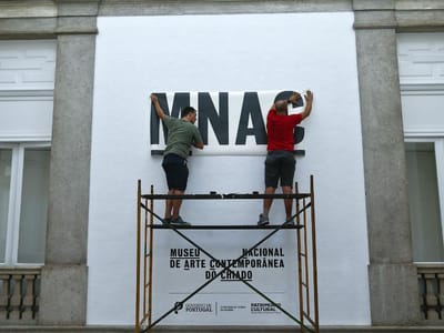Inauguração do Museu do Chiado ensombrada por polémica e "manif" - TVI