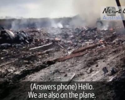 Rebeldes reviram bagagens nos destroços do MH17 abatido na Ucrânia - TVI