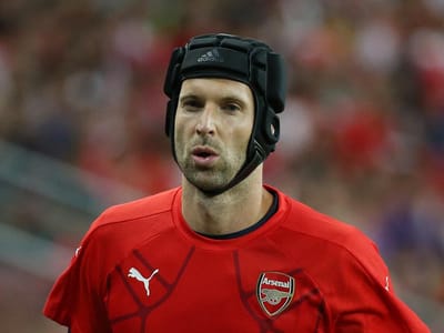 Retirado há cerca de um ano, Petr Cech foi inscrito pelo Chelsea na Liga - TVI