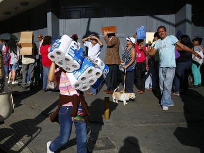 Venezuela: um morto e vários feridos em saques a supermercados - TVI