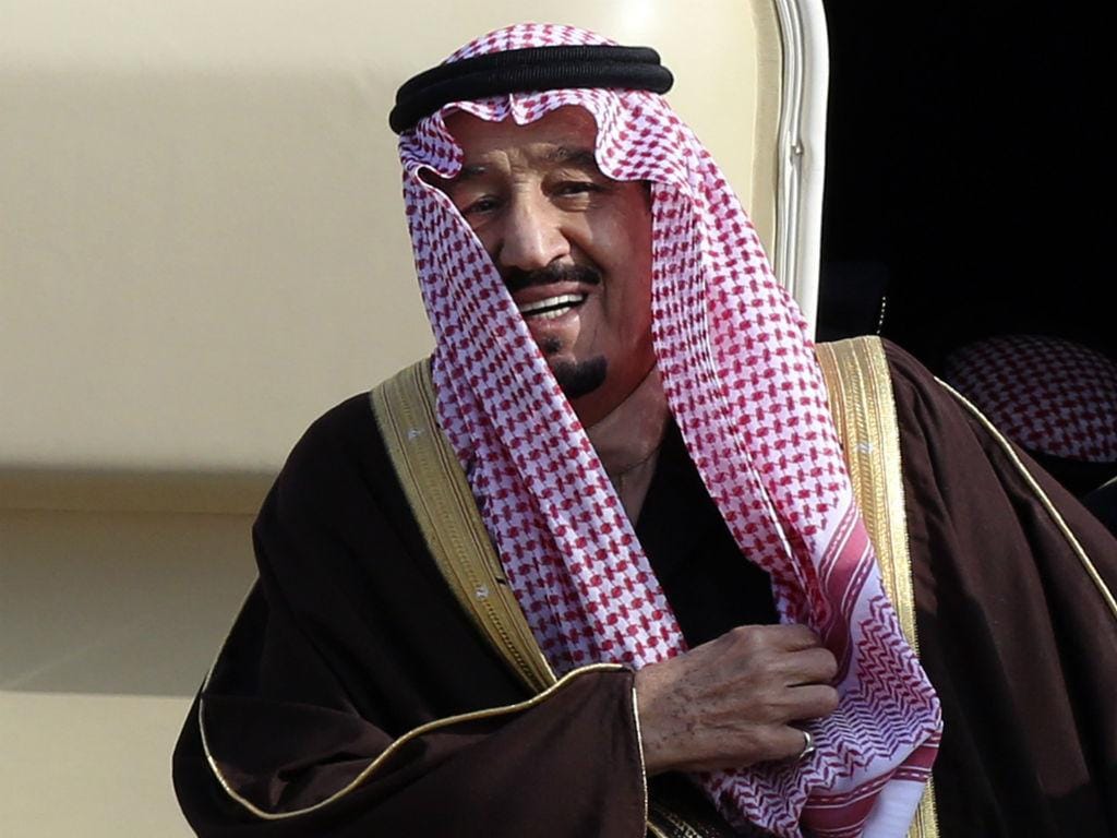 Rei da Arábia Saudita fecha praia em França (Reuters)