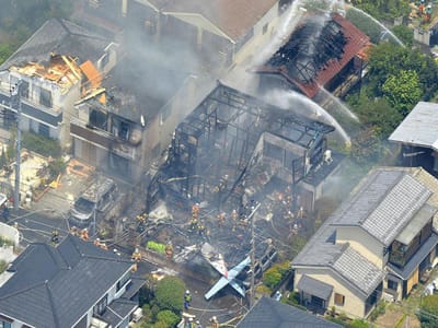 Avião cai em zona residencial de Tóquio - TVI