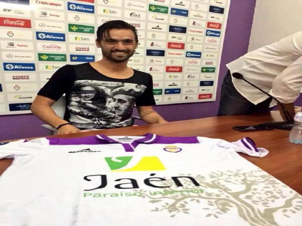 Nuno Silva apresentado no Jaén com camisola de Franco e pediu desculpa