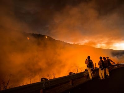 Dois mortos em incêndios de grande dimensão na Califórnia - TVI