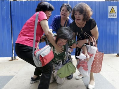 MH370: familiares esperam que destroços acabem com “agonia” - TVI