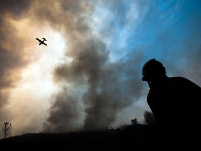 Mais de 160 operacionais combateram fogo em Oleiros - TVI