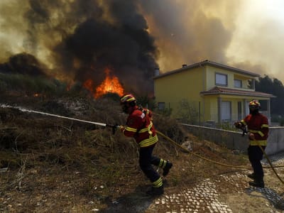Fogo no Parque Natural da Serra da Estrela mobiliza 170 operacionais - TVI