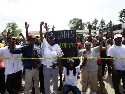 EUA: polícia mata jovem negro e causa nova revolta nas ruas - TVI