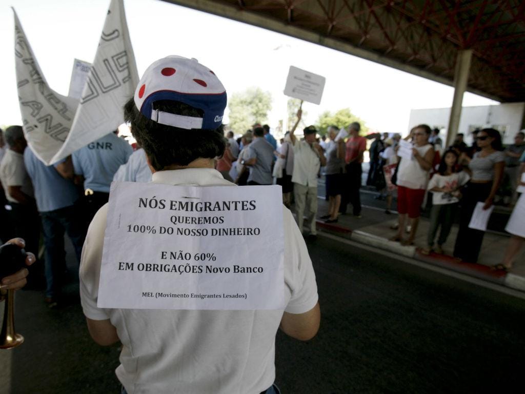 BES: lesados manifestam-se em Vilar Formoso
