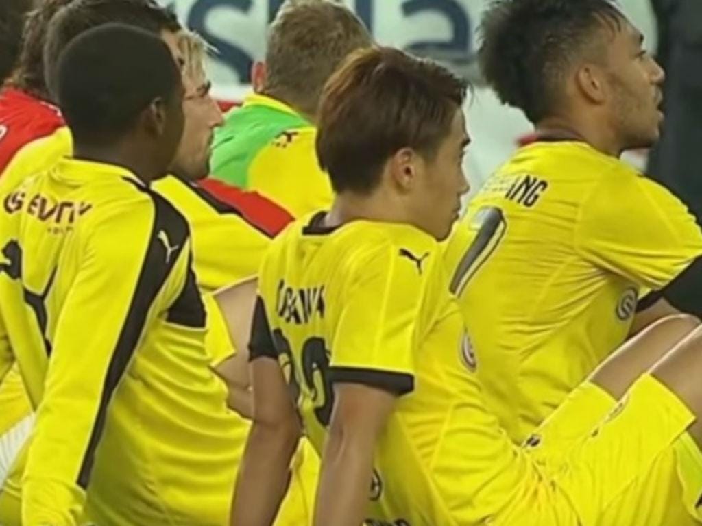 Jogadores do Dortmund saúdam adeptos
