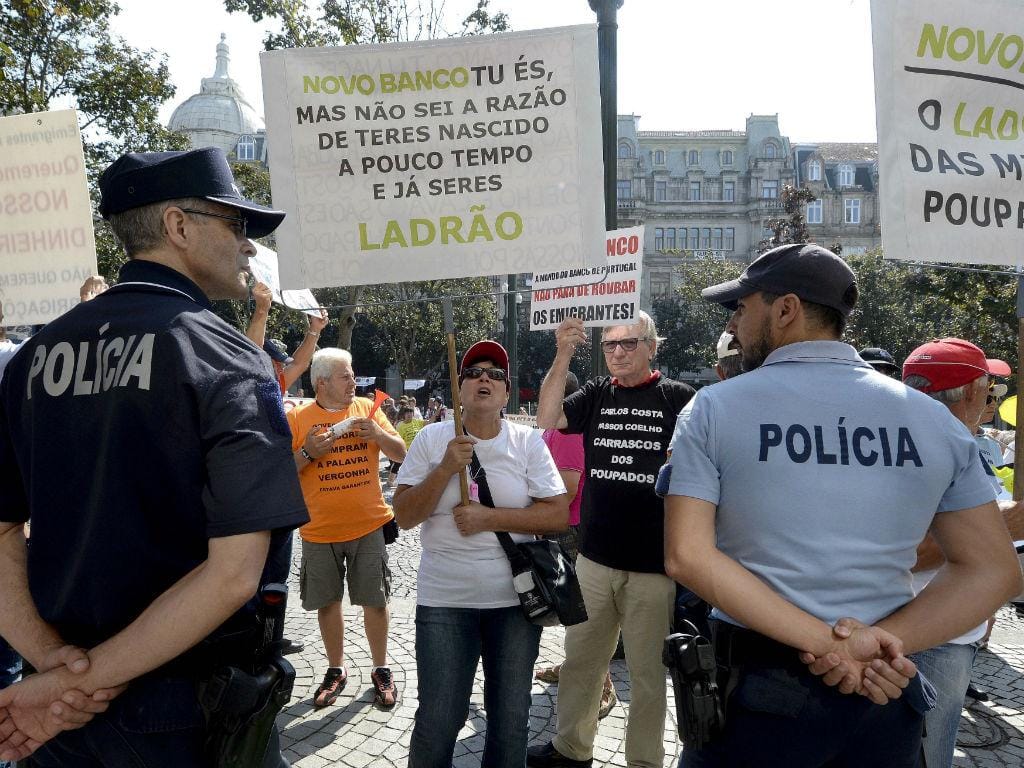 Manifestação de lesados do BES no Porto