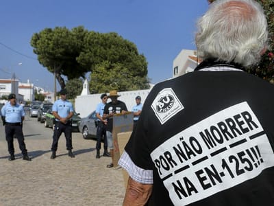 A22: manifestantes pedem fim das portagens a Passos Coelho - TVI