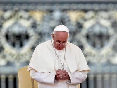 Papa lamenta falta de normas claras no acolhimento de refugiados - TVI