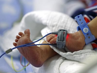 Bebé nasce com anticorpos contra a covid-19 em Espanha - TVI