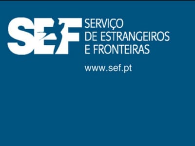 Inspetores do SEF entregam petição no Parlamento - TVI