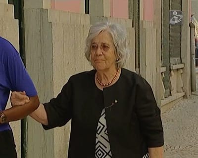 Sócrates reencontra a mãe após ter sido detido - TVI