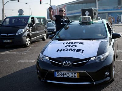 Federação dos táxis pede a deputados que suspendam atividade da Uber - TVI