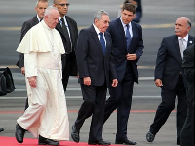 Papa insta Cuba e EUA a avançar na normalização das relações bilaterais - TVI