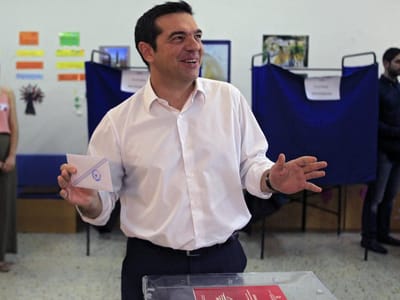 Tsipras: prioridade da Grécia é  pôr a banca a funcionar - TVI
