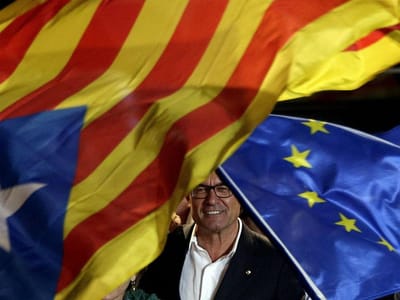 Parlamento da Catalunha abre portas à independência - TVI