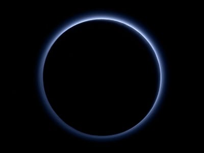 Plutão tem água gelada e céu azul, revela a NASA - TVI