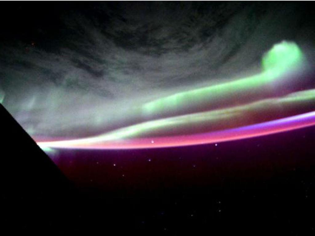 Scott Kelly partilha aurora boreal vista do espaço