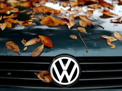 VW investiga marca e modelo dos 800 mil veículos com "irregularidades" - TVI