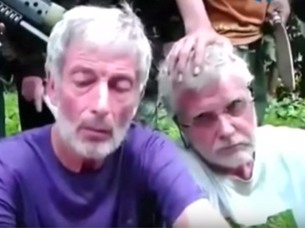 Estrangeiros raptados nas Filipinas pedem ajuda em vídeo