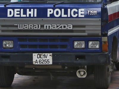 Seis mortos e dez feridos em incêndio num prédio em Nova Deli - TVI
