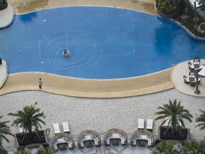 Federação contra presença facultativa de nadadores-salvadores em hotéis - TVI