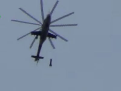 Homem filma ataque aéreo e bomba cai a alguns metros de si - TVI