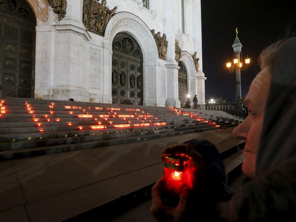 Homenagem às vítimas da queda do avião russo (Reuters)