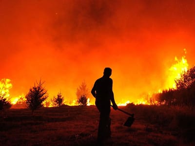 Incêndio em Valência já queimou 2.857 hectares e desalojou 2.600 pessoas - TVI
