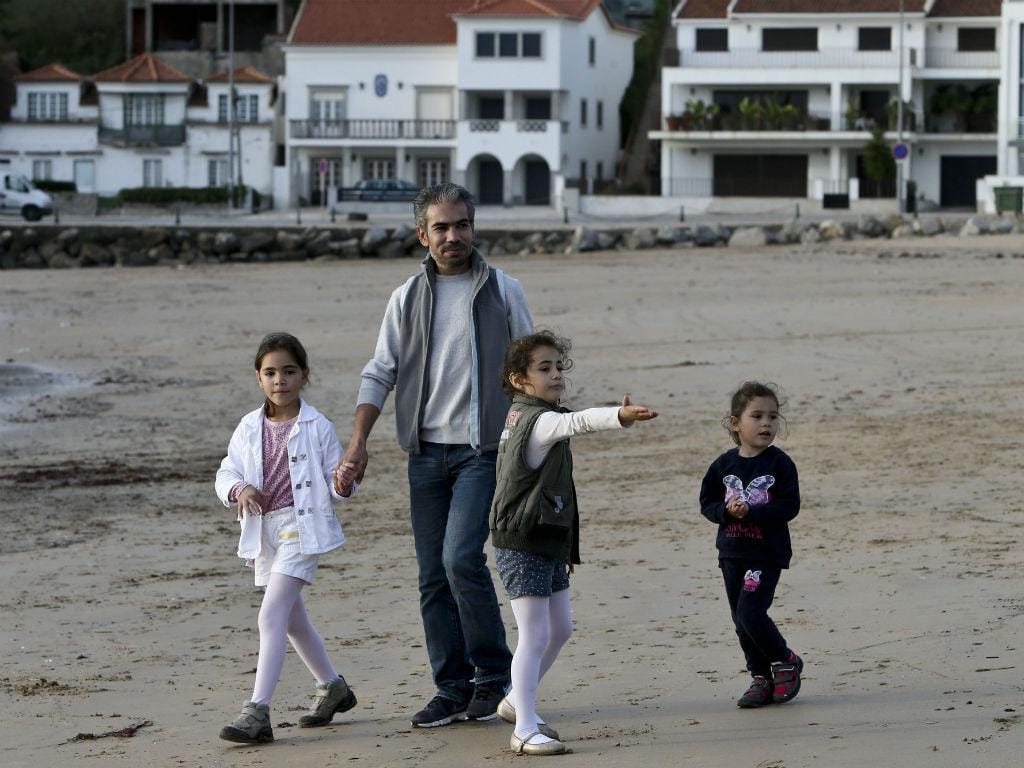A felicidade de uma família de refugiados em Portugal [Foto: Lusa\João Relvas]
