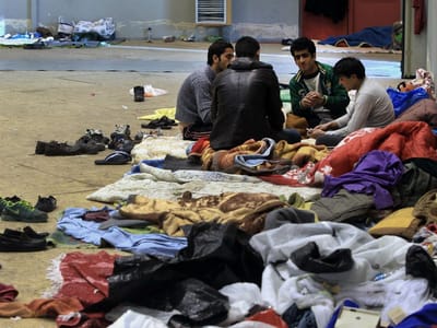 Amnistia diz haver refugiados em “perigosas e repugnantes condições de vida" - TVI